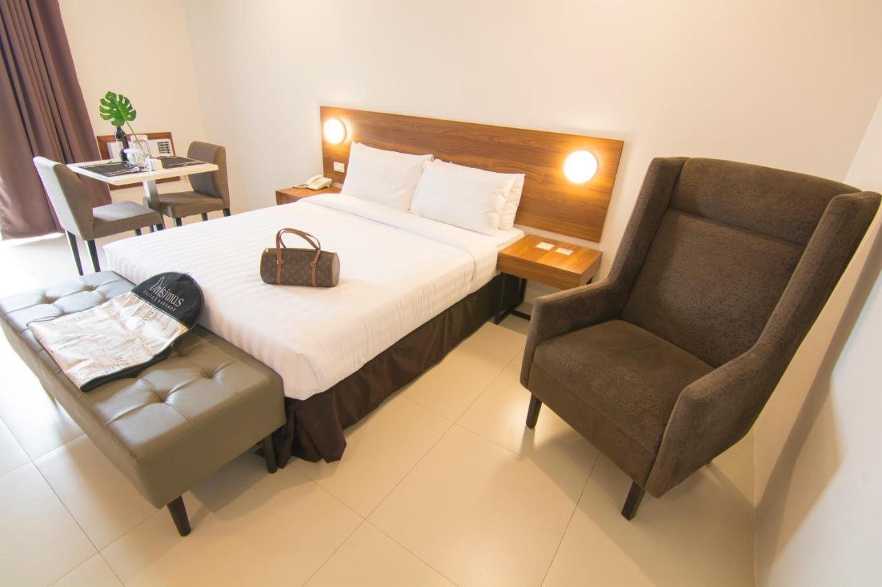 Mango Suites Cauayan Екстер'єр фото