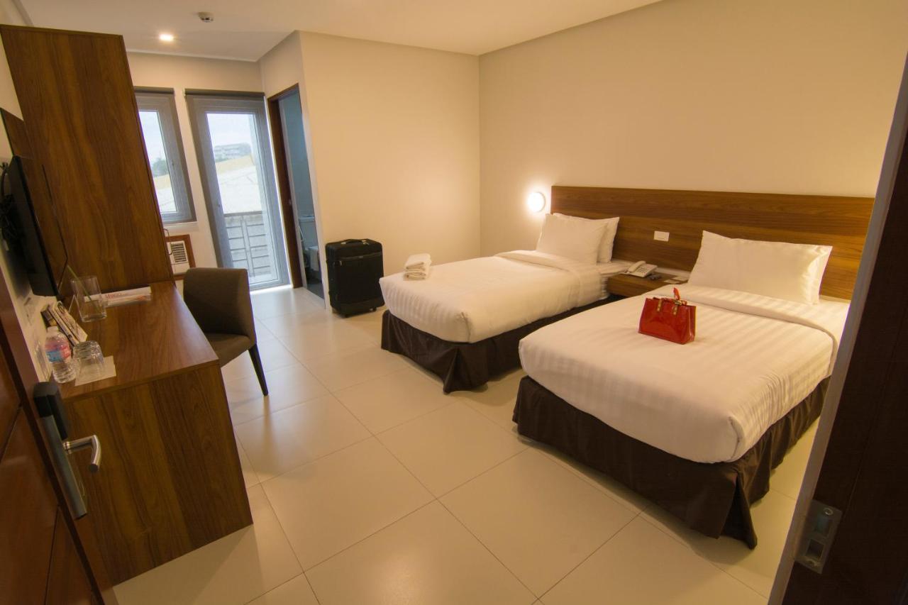 Mango Suites Cauayan Екстер'єр фото