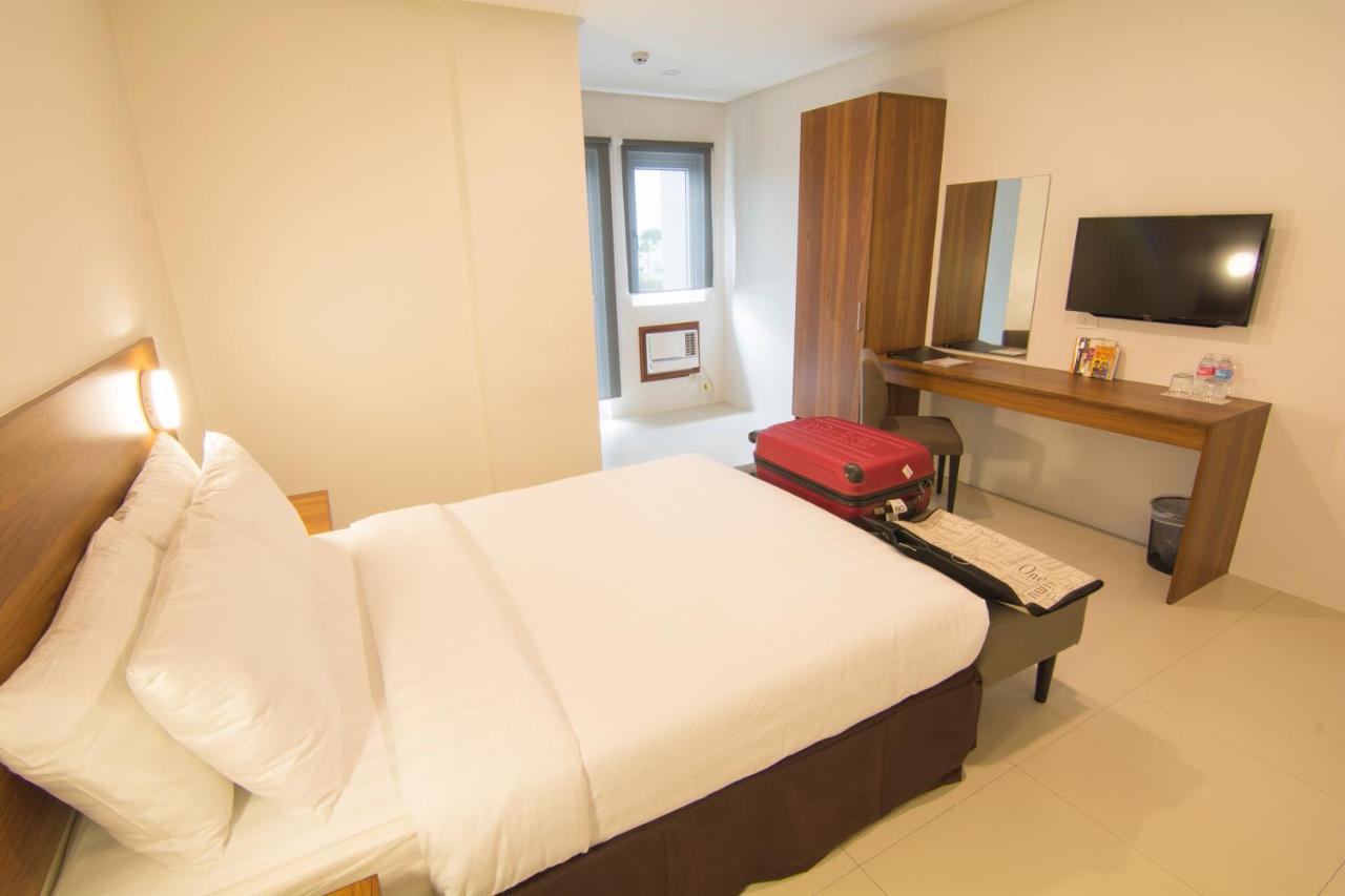 Mango Suites Cauayan Екстер'єр фото