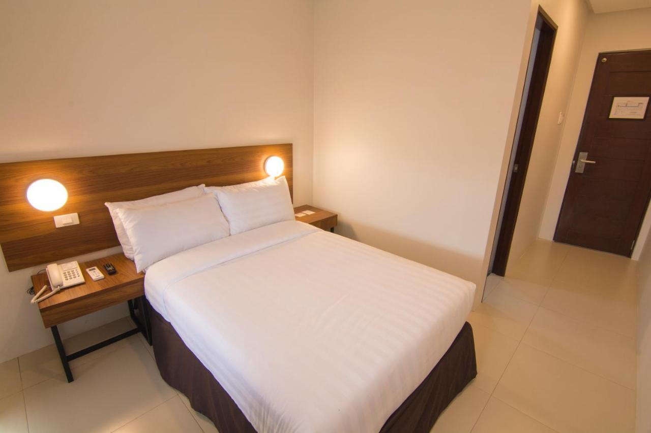 Mango Suites Cauayan Екстер'єр фото