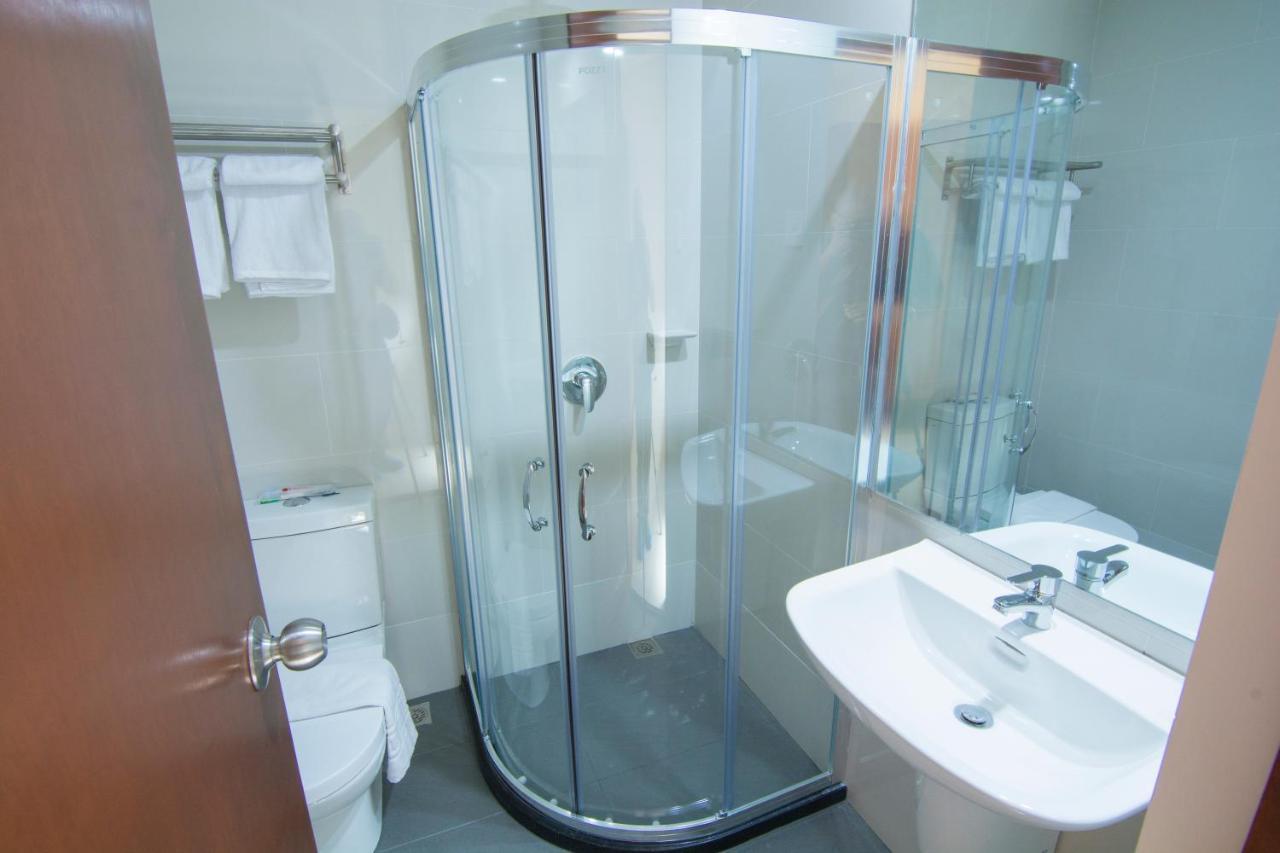 Mango Suites Cauayan Екстер'єр фото